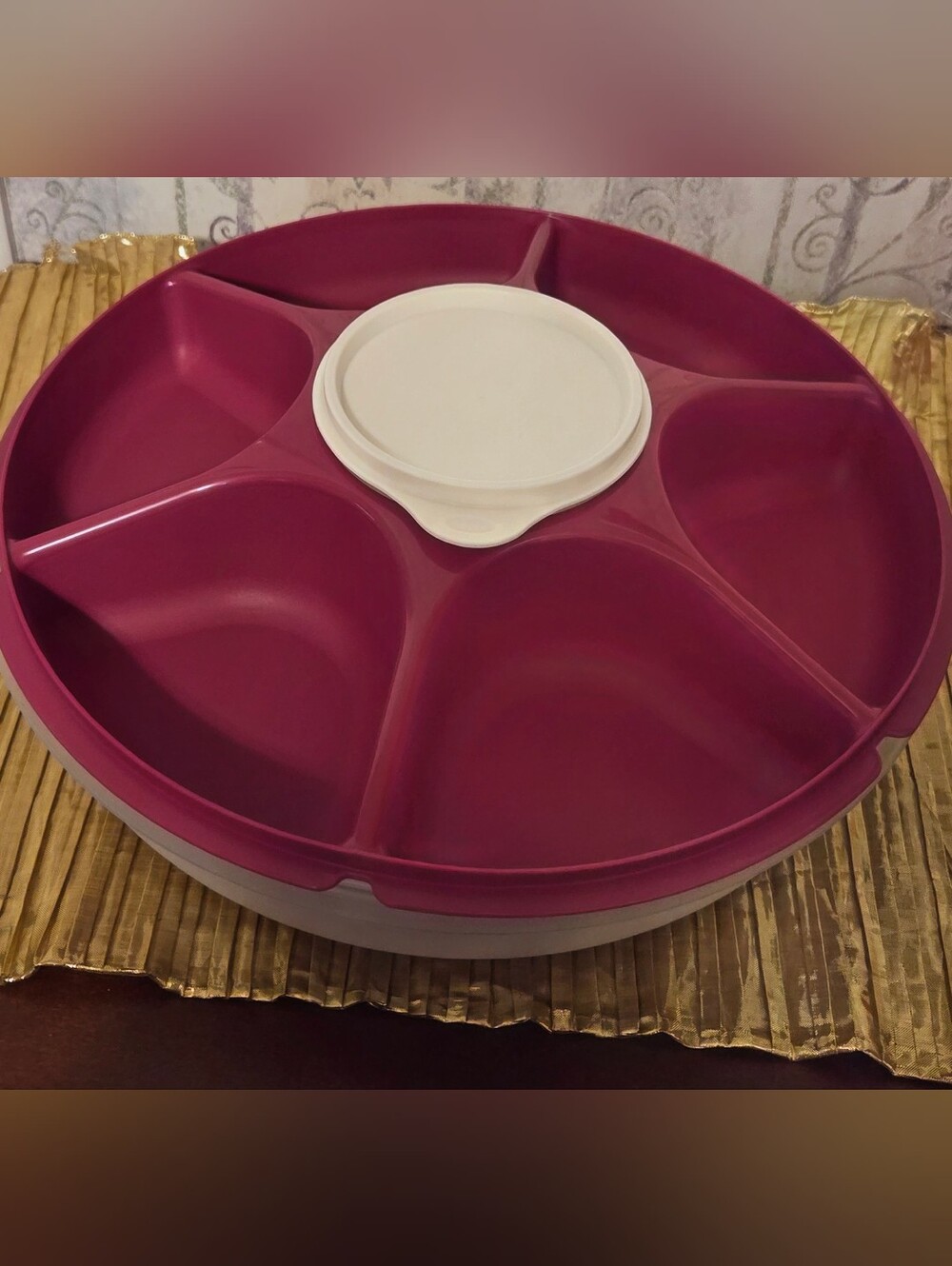 Tupperware Serving Center Set